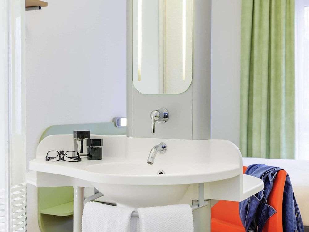Habitación Estándar con 1 cama doble del hotel Ibis Budget Bamberg. Foto 3