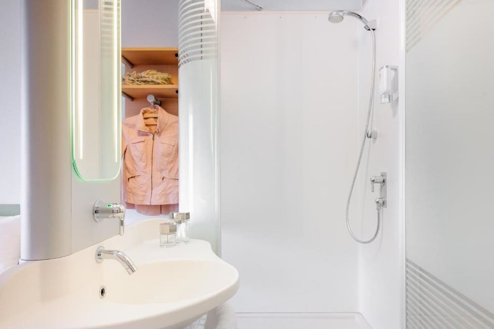 Habitación Doble con dos camas individuales del hotel Ibis Budget Bamberg. Foto 6