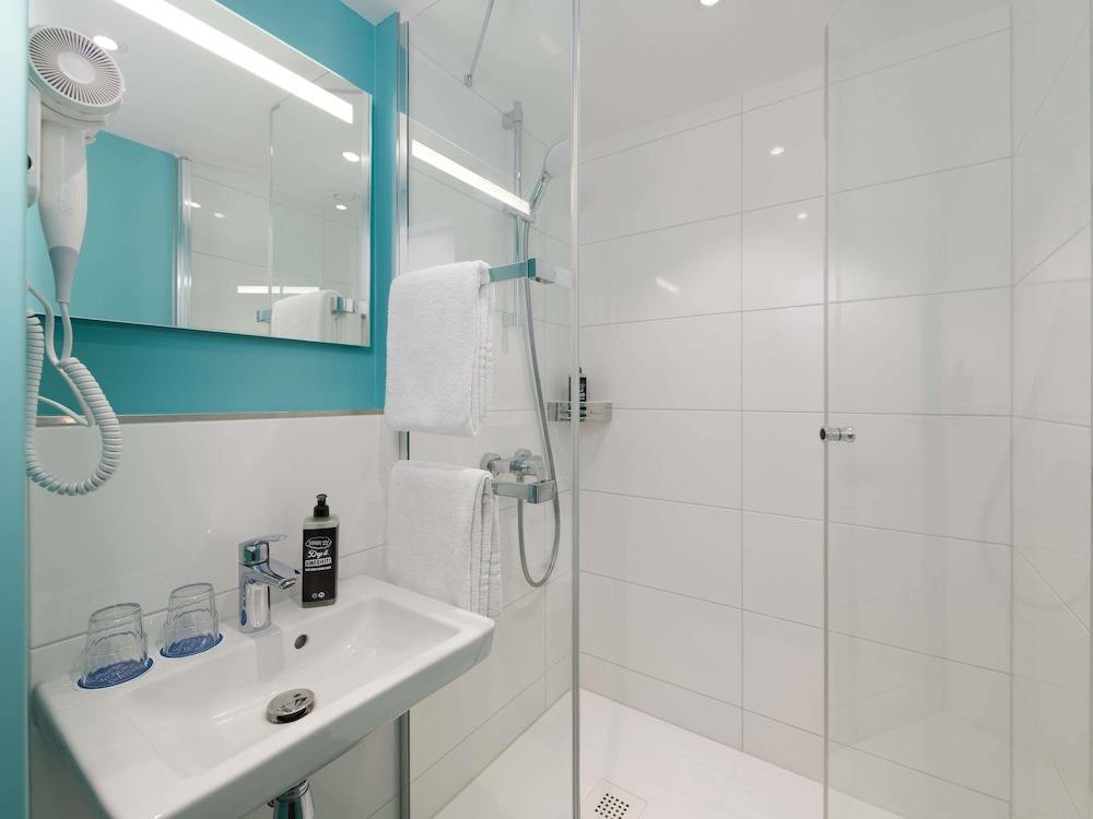 Habitaciones TWIN con dos camas individuales del hotel Ibis Budget Leipzig City. Foto 3