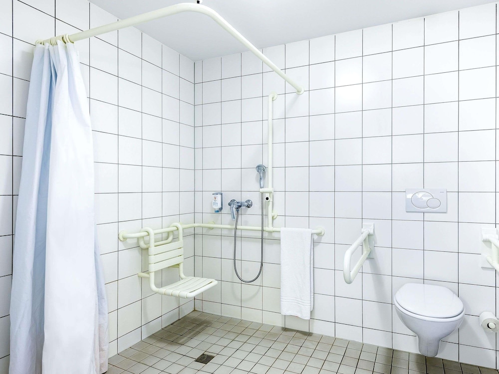 Habitación estándar accesible con cama doble del hotel Ibis Budget Leipzig City