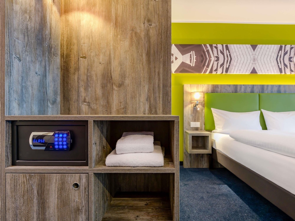 Habitaciones Dobles Todo Confort: 1 cama doble (160 x 200 cm) del hotel Ibis Styles Tubingen. Foto 4