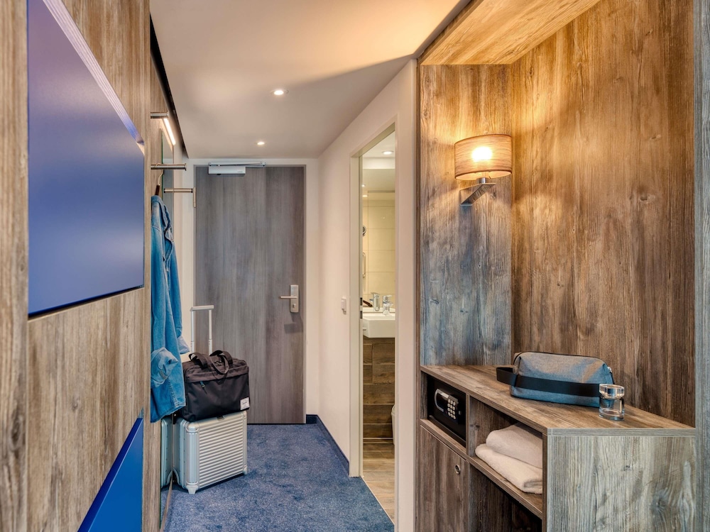 Habitaciones Dobles Todo Confort: 1 cama doble (160 x 200 cm) del hotel Ibis Styles Tubingen. Foto 8