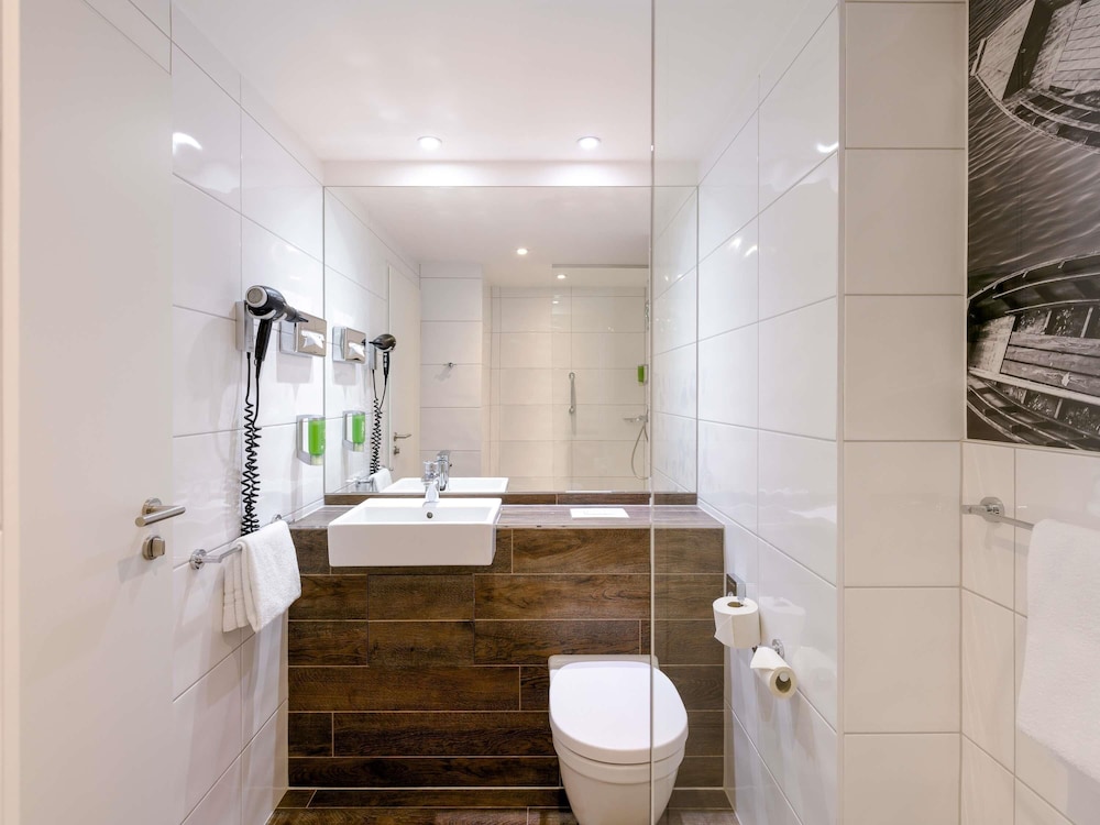 Habitaciones Dobles Todo Confort: 1 cama doble (160 x 200 cm) del hotel Ibis Styles Tubingen. Foto 10