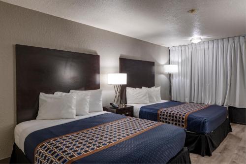 Habitación con 2 camas grandes del hotel Monreale Express International Drive Orlando. Foto 2