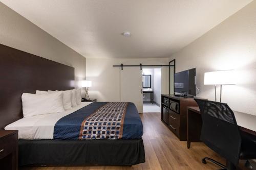 Habitación con cama extragrande - Adaptada para personas de movilidad reducida del hotel Monreale Express International Drive Orlando. Foto 4