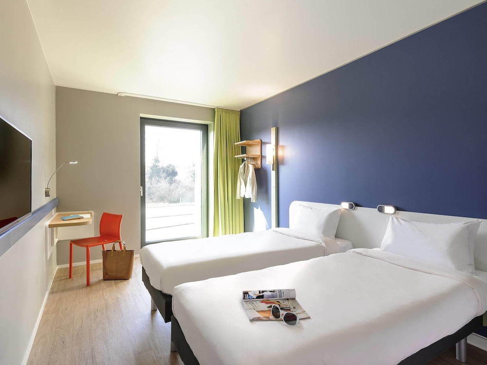 Habitación con 2 camas individuales del hotel Ibis Budget Konstanz