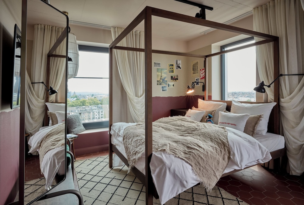 Habitación doble Lujo Vista ciudad Premium Con Vistas del hotel 25hours Das Tour. Foto 3