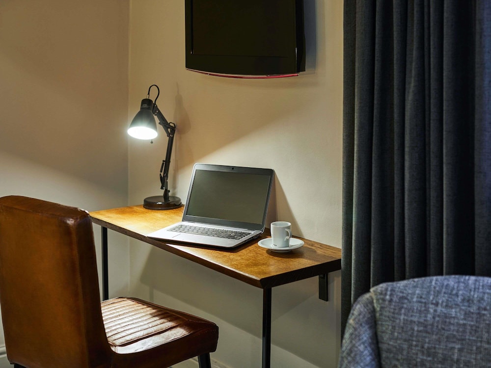 Suite Junior con 1 cama doble del hotel Mercure Barnsley Tankersley Manor. Foto 7