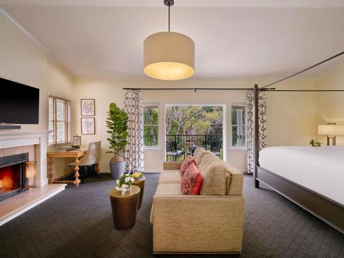 Vineyard King Suite with Sofa Bed, Fireplace, Jacuzzi and Garden View del hotel Fairmont Sonoma Mission Inn and Spa