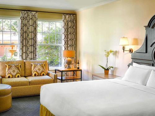 Fairmont King Room with Sofa Bed and Garden View del hotel Fairmont Sonoma Mission Inn and Spa