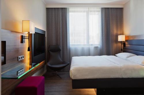 Habitación Familiar Moxyfied del hotel Moxy Vienna Airport. Foto 2