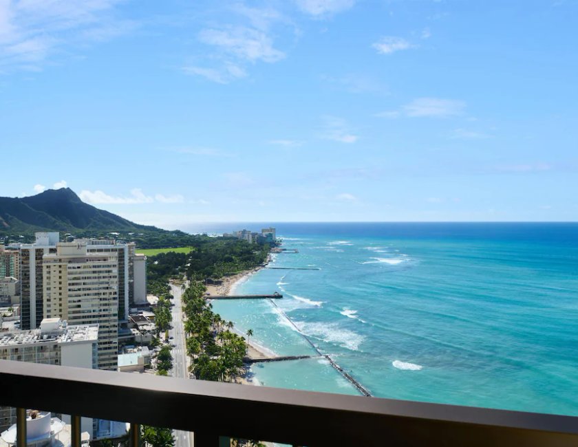 Suite junior, 1 cama de matrimonio grande con sofá cama, frente al mar (Diamond Head) del hotel Hyatt Regency Waikiki Beach Resort and Spa. Foto 12