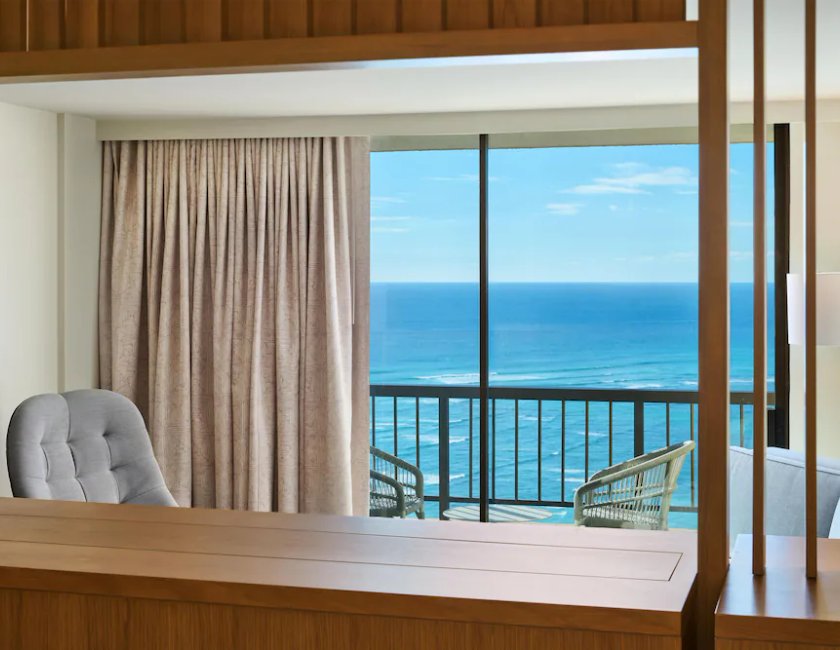 Suite junior, 1 cama de matrimonio grande con sofá cama, frente al mar del hotel Hyatt Regency Waikiki Beach Resort and Spa. Foto 6
