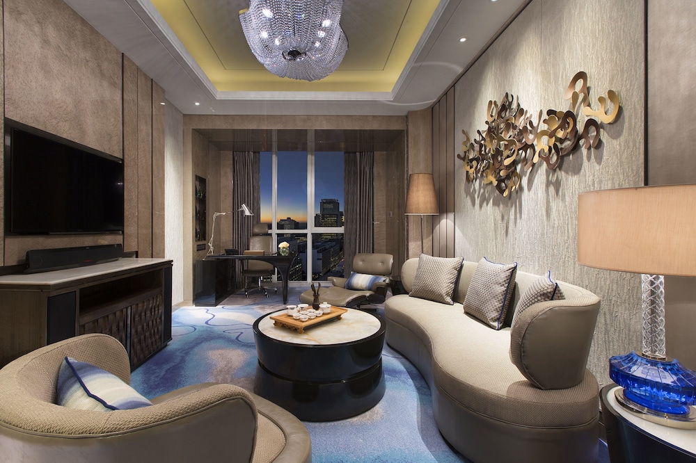 SUITE PREMIUM DELUXE, Una Cama King y Vistas al Mar del hotel Pullman Yantai Center. Foto 7