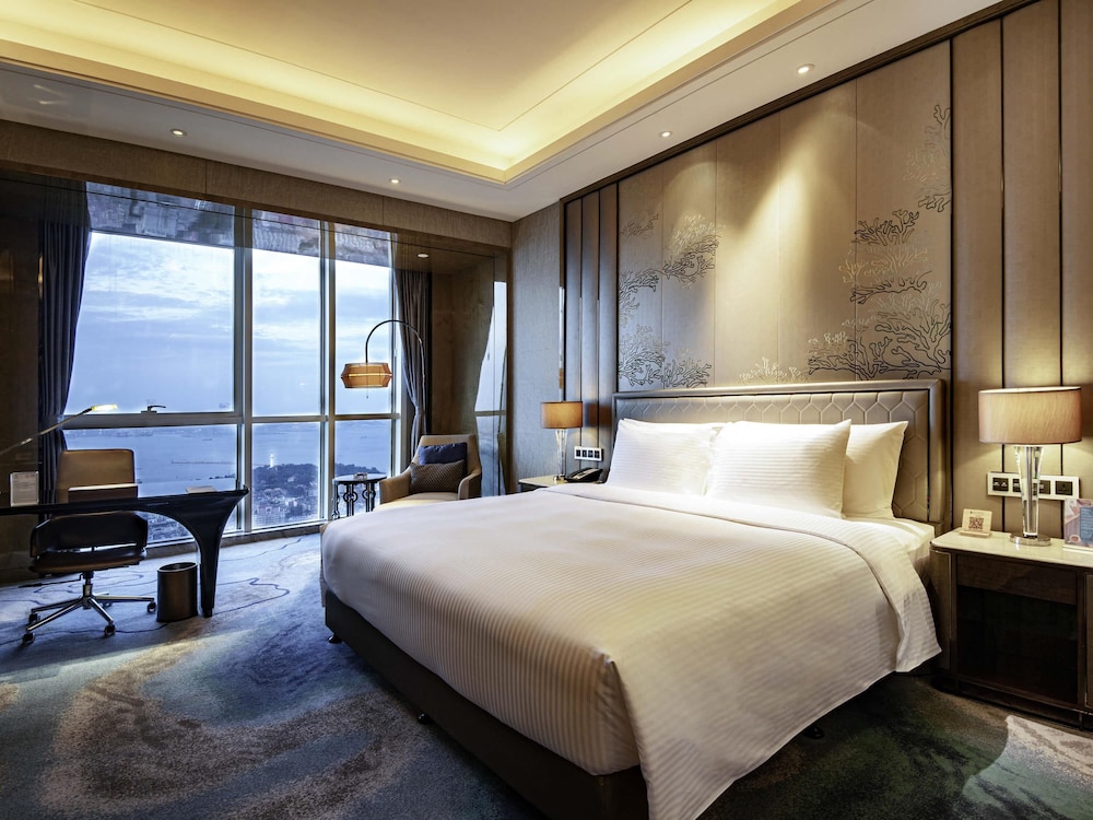 HABITACIÓN EJECUTIVA, Acceso al Salón, Una Cama King, Piso Alto y Vistas al Mar del hotel Pullman Yantai Center