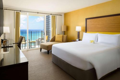 Habitación Deluxe adaptada para personas con discapacidad auditiva con vistas al océano - 1 cama extragrande del hotel Hilton Waikiki Beach