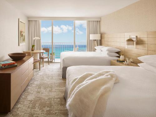 Alojamiento con vistas parciales al océano - 2 camas grandes del hotel Alohilani Resort Waikiki Beach. Foto 1