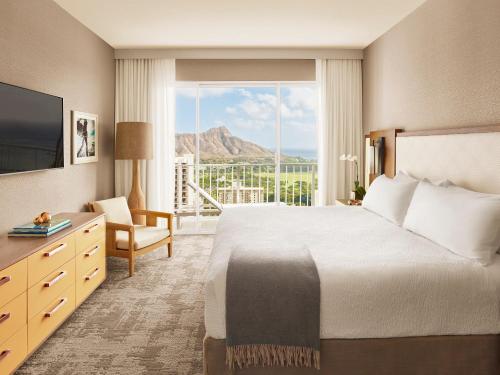 Alojamiento Diamond Head con cama extragrande y vistas al mar del hotel Alohilani Resort Waikiki Beach. Foto 1