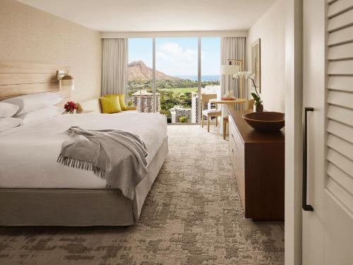 Alojamiento Diamond Head con cama extragrande y vistas al mar del hotel Alohilani Resort Waikiki Beach. Foto 2
