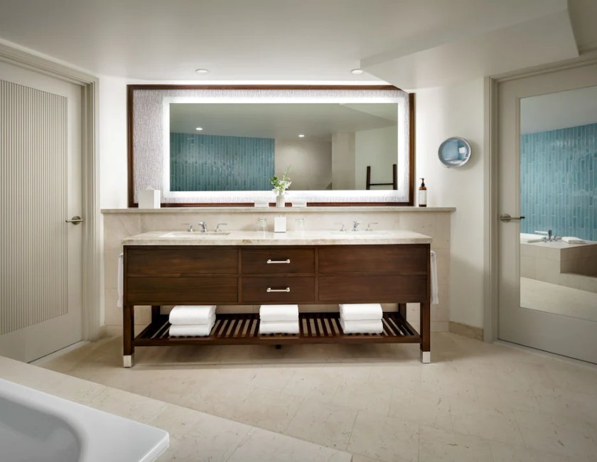 Suite de las dos plantas superiores, 1 dormitorio, Signature con vistas al mar (1 cama King) del hotel The Fairmont Kea Lani. Foto 3