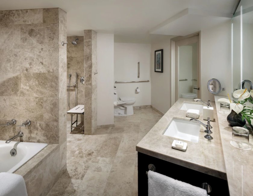 Suite, accesible, vistas al mar (Ducha a ras de suelo, 1 cama King y sofá cama) del hotel The Fairmont Kea Lani. Foto 3