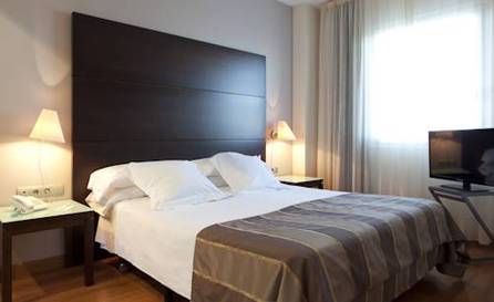 Habitación familiar del hotel Hotel y Apartamentos Vertice Sevilla Aljarafe. Foto 1