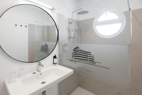 Habitación Doble con balcón y vistas al mar del hotel Médano. Foto 4