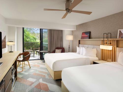 Habitación Doble con 2 camas dobles y balcón del hotel Hyatt Regency Monterey and Spa