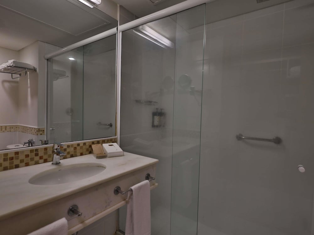 Habitación Standard con dos camas individuales del hotel Mercure Salvador Rio Vermelho. Foto 6