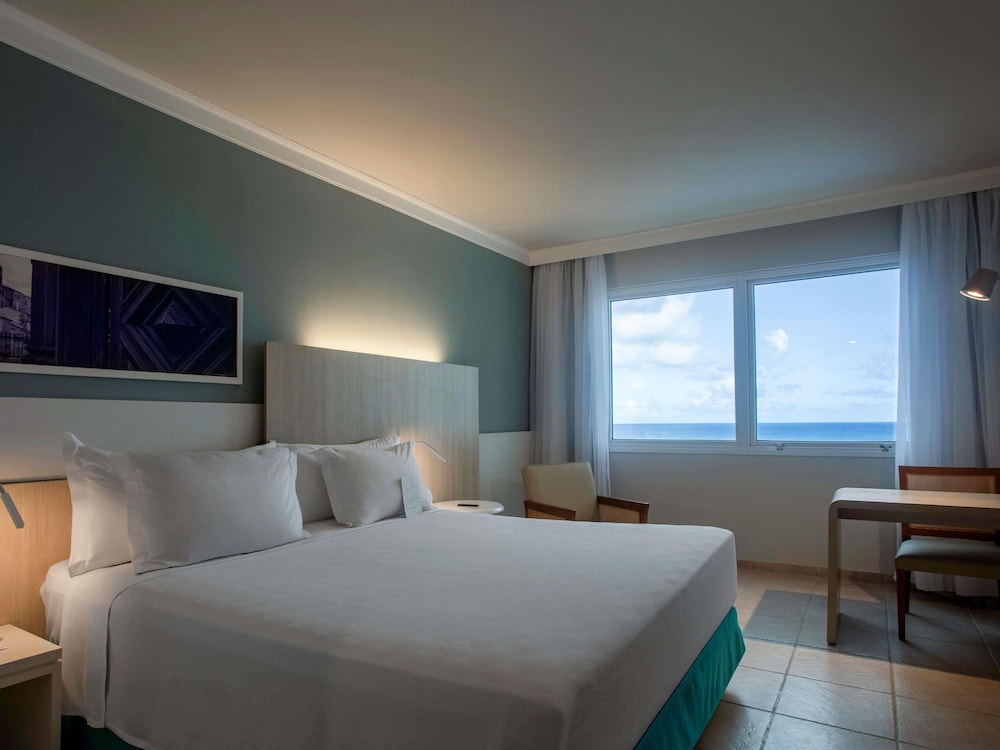Habitación Standard con dos camas individuales del hotel Mercure Salvador Rio Vermelho. Foto 8