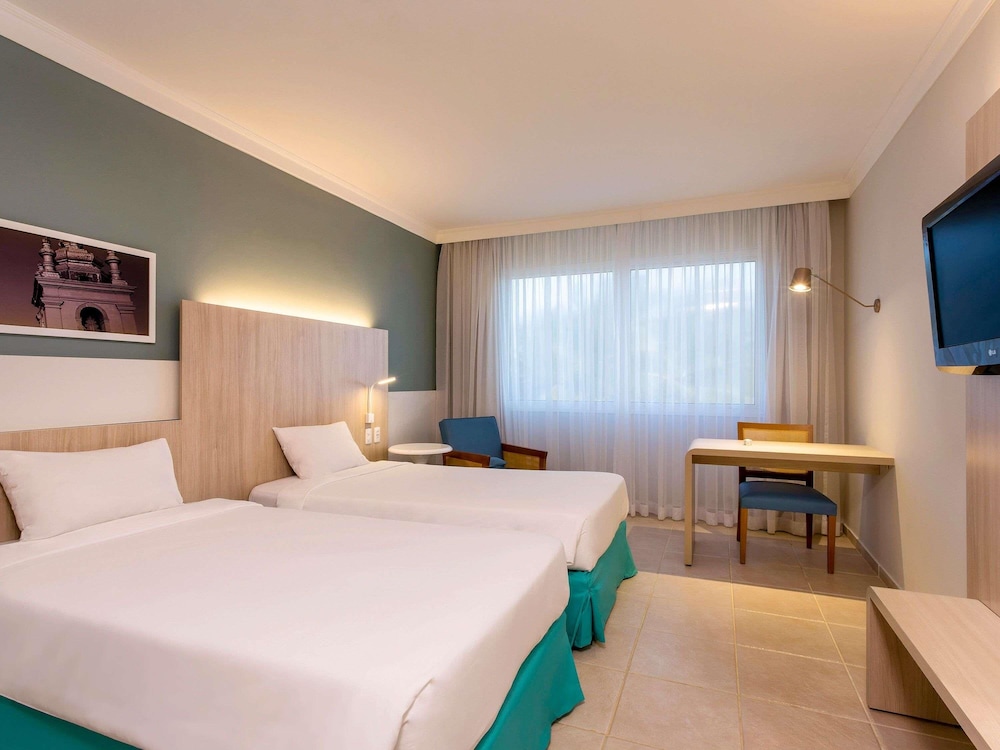 Habitación de categoría superior con 2 camas individuales del hotel Mercure Salvador Rio Vermelho