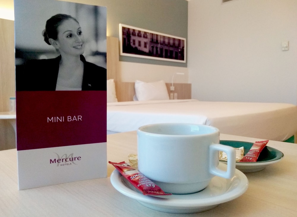 Habitación de categoría superior con 2 camas individuales del hotel Mercure Salvador Rio Vermelho. Foto 8