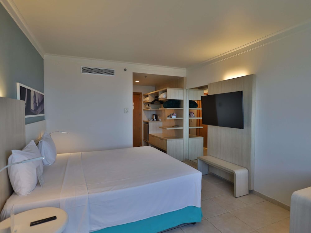 Habitación Standard accesible con 1 cama doble del hotel Mercure Salvador Rio Vermelho. Foto 4