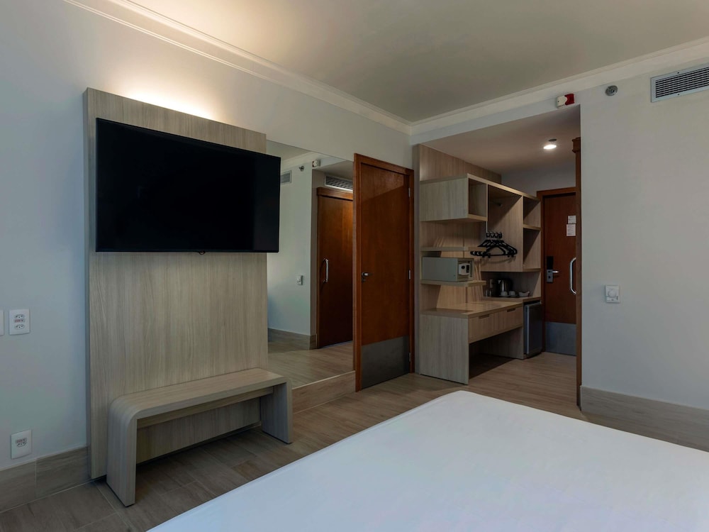 Habitación Superior accesible con 1 cama doble del hotel Mercure Salvador Rio Vermelho. Foto 3