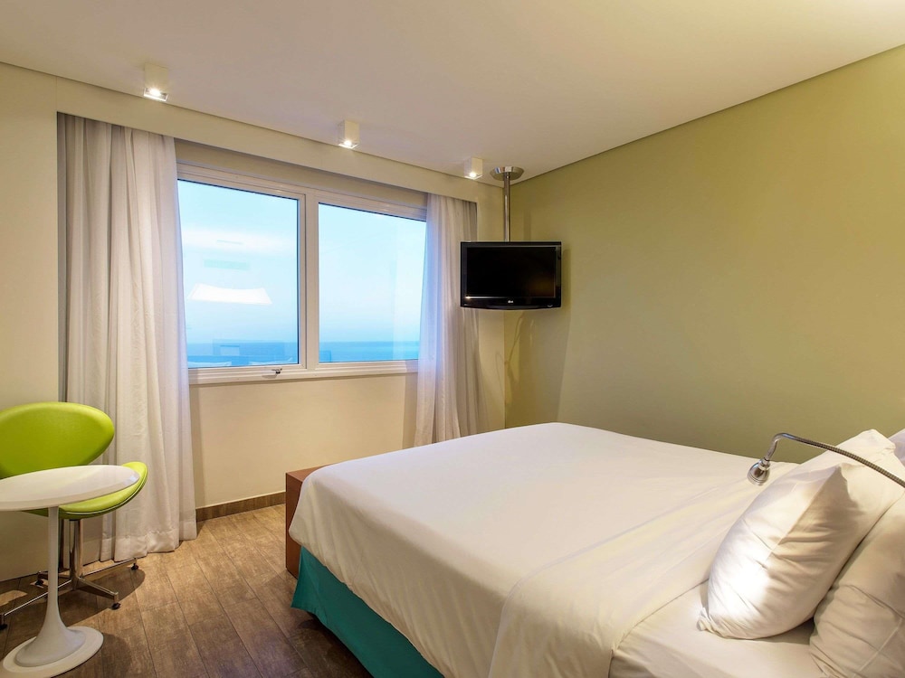 Habitación Privilege con una cama doble del hotel Mercure Salvador Rio Vermelho. Foto 6