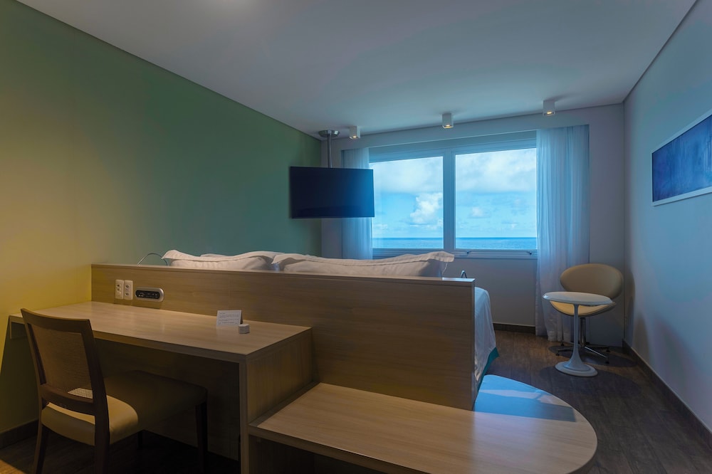 Habitación Privilege con una cama doble del hotel Mercure Salvador Rio Vermelho. Foto 11
