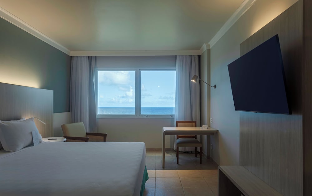Habitación Privilege con una cama doble del hotel Mercure Salvador Rio Vermelho. Foto 13