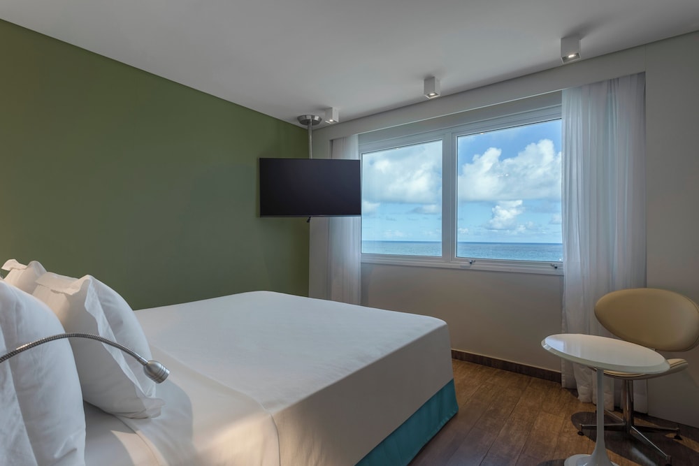 Habitación Privilege con una cama doble del hotel Mercure Salvador Rio Vermelho. Foto 17