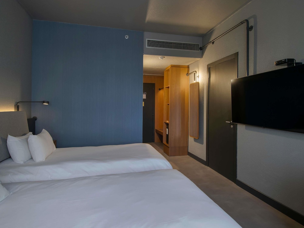 Habitación superior con 2 camas individuales del hotel Novotel Porto Alegre Tres Figueiras. Foto 5
