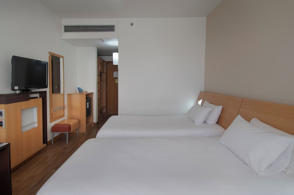 Habitación estándar con 2 camas individuales del hotel Novotel Porto Alegre Tres Figueiras. Foto 3