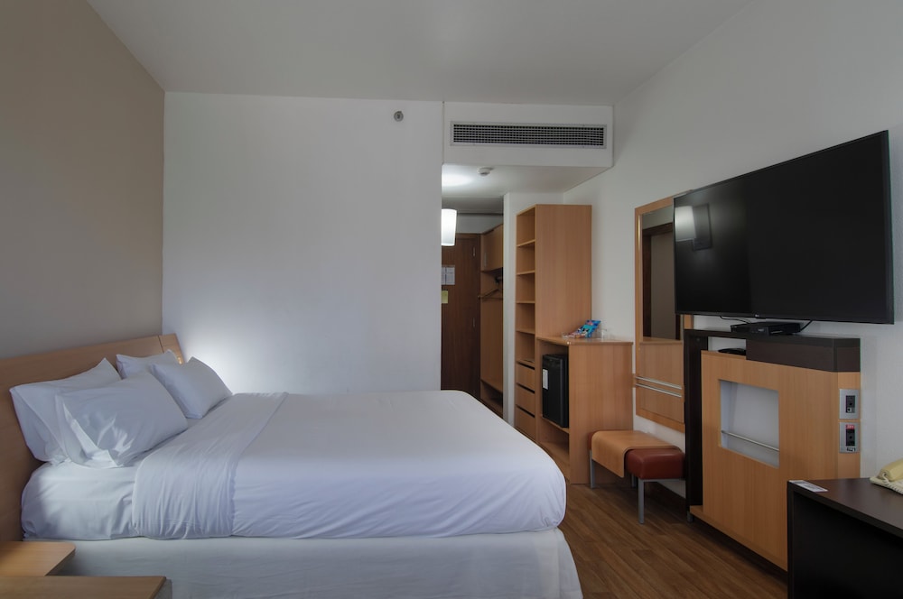 Habitación Estándar con 1 cama doble y 1 sofá - cama del hotel Novotel Porto Alegre Tres Figueiras. Foto 1
