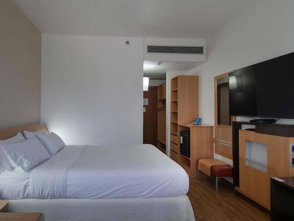 Habitación Estándar con 1 cama doble y 1 sofá - cama del hotel Novotel Porto Alegre Tres Figueiras. Foto 4
