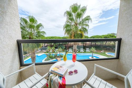 Suite Junior con vistas a la piscina del hotel Estival Isla Cristina. Foto 7