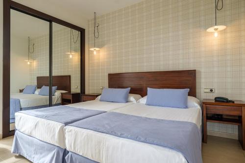 Junior suite Con Cocina Sofá Cama incluido 2 Camas individuales del hotel Estival Isla Cristina. Foto 3