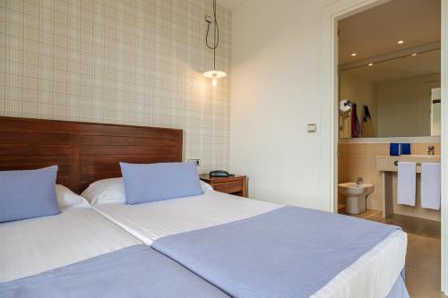 Junior suite Con Cocina Sofá Cama incluido 2 Camas individuales del hotel Estival Isla Cristina. Foto 4