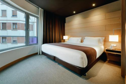 Suite Junior del hotel Hesperia Bilbao. Foto 2