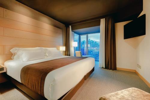 Suite Junior con vistas del hotel Hesperia Bilbao. Foto 1