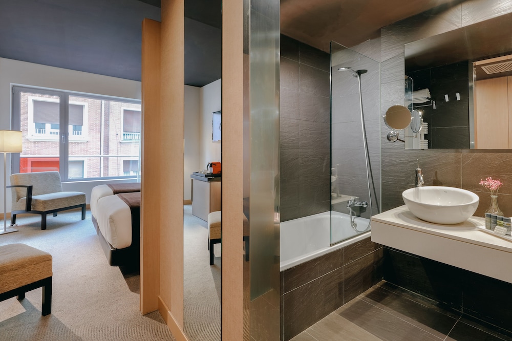 Habitación Estandar del hotel Hesperia Bilbao. Foto 3
