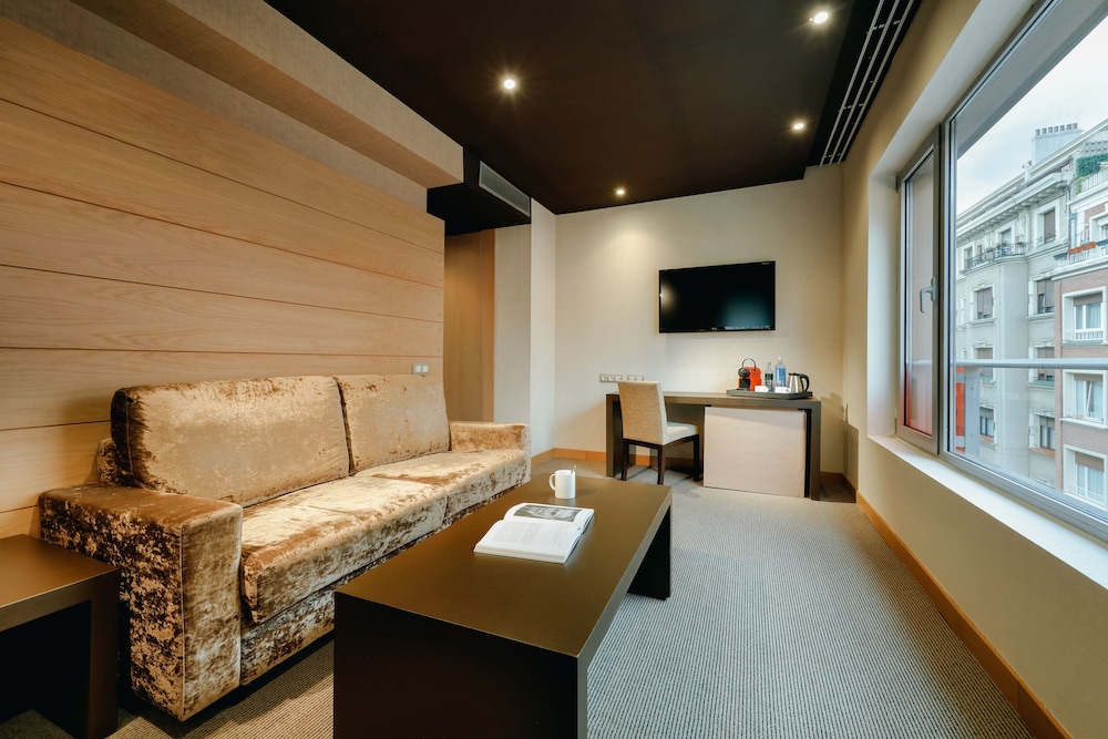 Suite Junior del hotel Hesperia Bilbao. Foto 1
