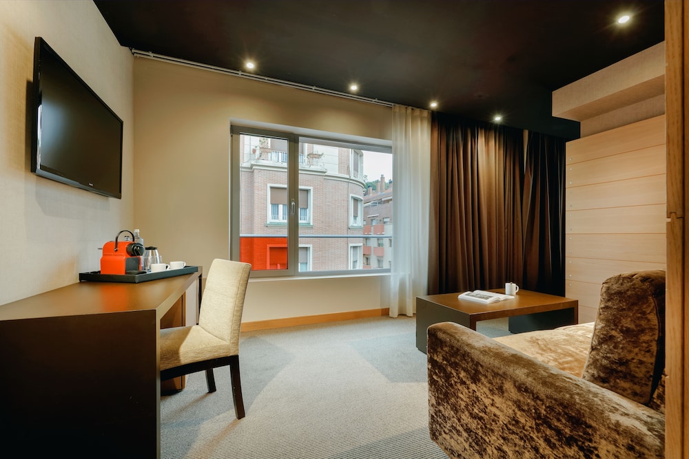 Suite Junior del hotel Hesperia Bilbao. Foto 3